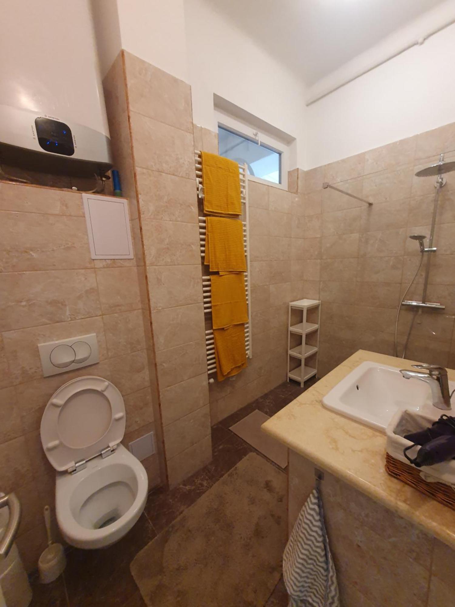 Serena Near Boulvard With Ac Budapest Exterior photo